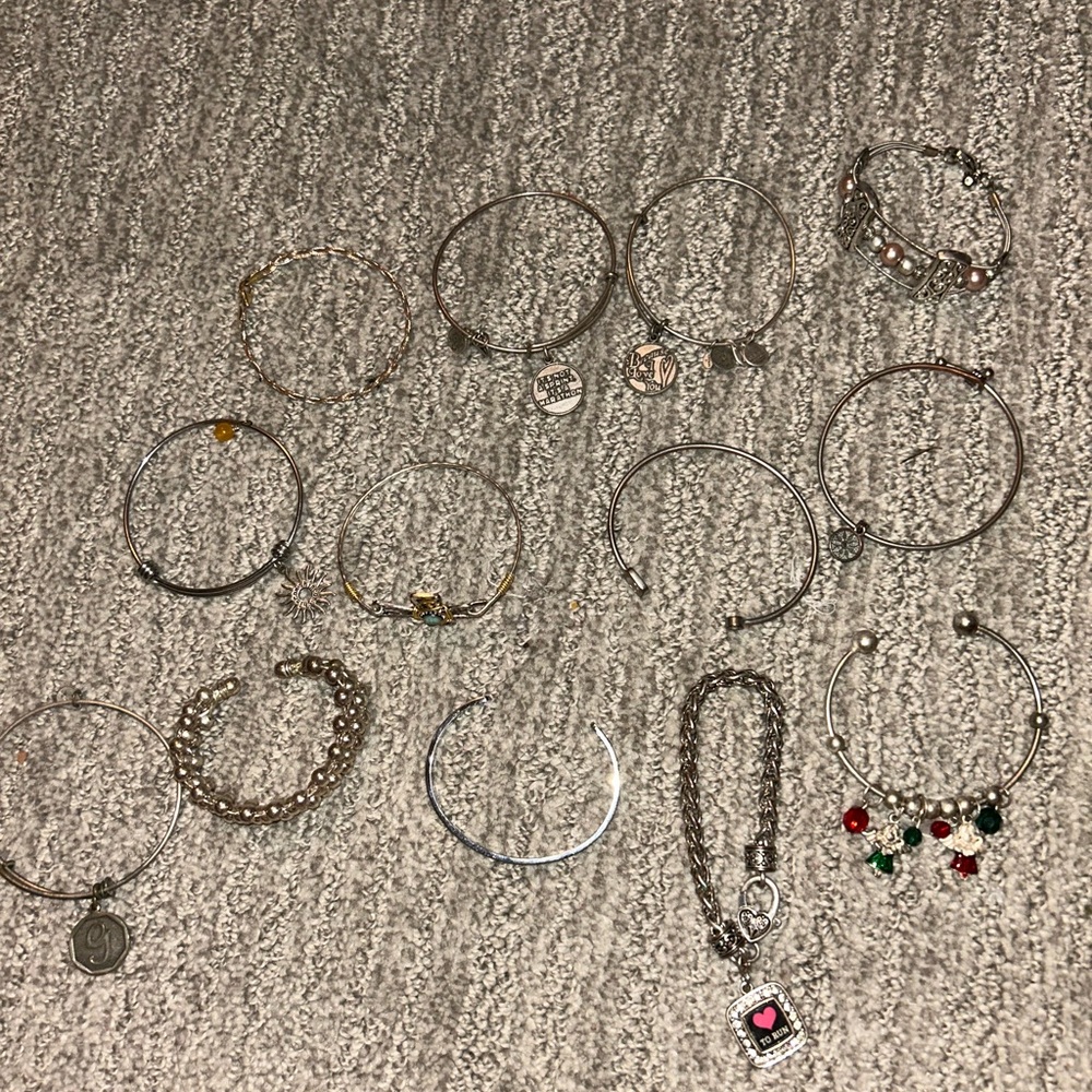 Assorted Jewelry Collection - Picture 7 of 16